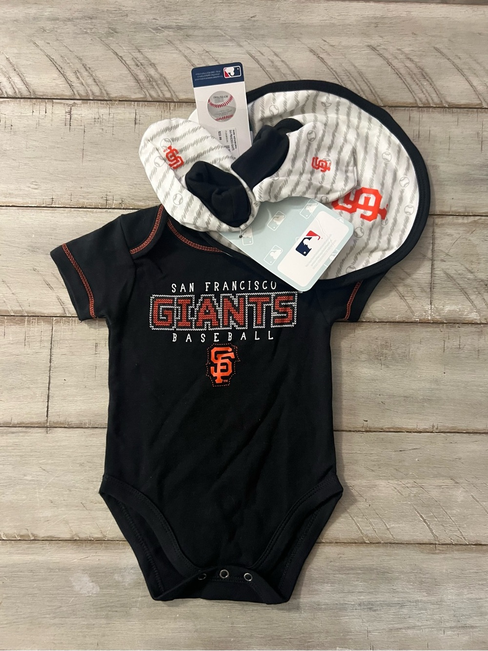 MLB San Francisco Giants Black Baby Bodysuit Set with White/Orange Accents